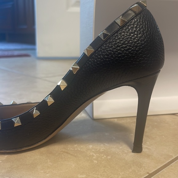 Valentino Garavani Black Leather Gold Rockstud - Picture 8 of 8